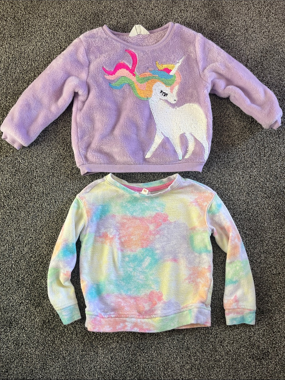 LOT Two Sweatshirts H & M and Cat & Jack 4T